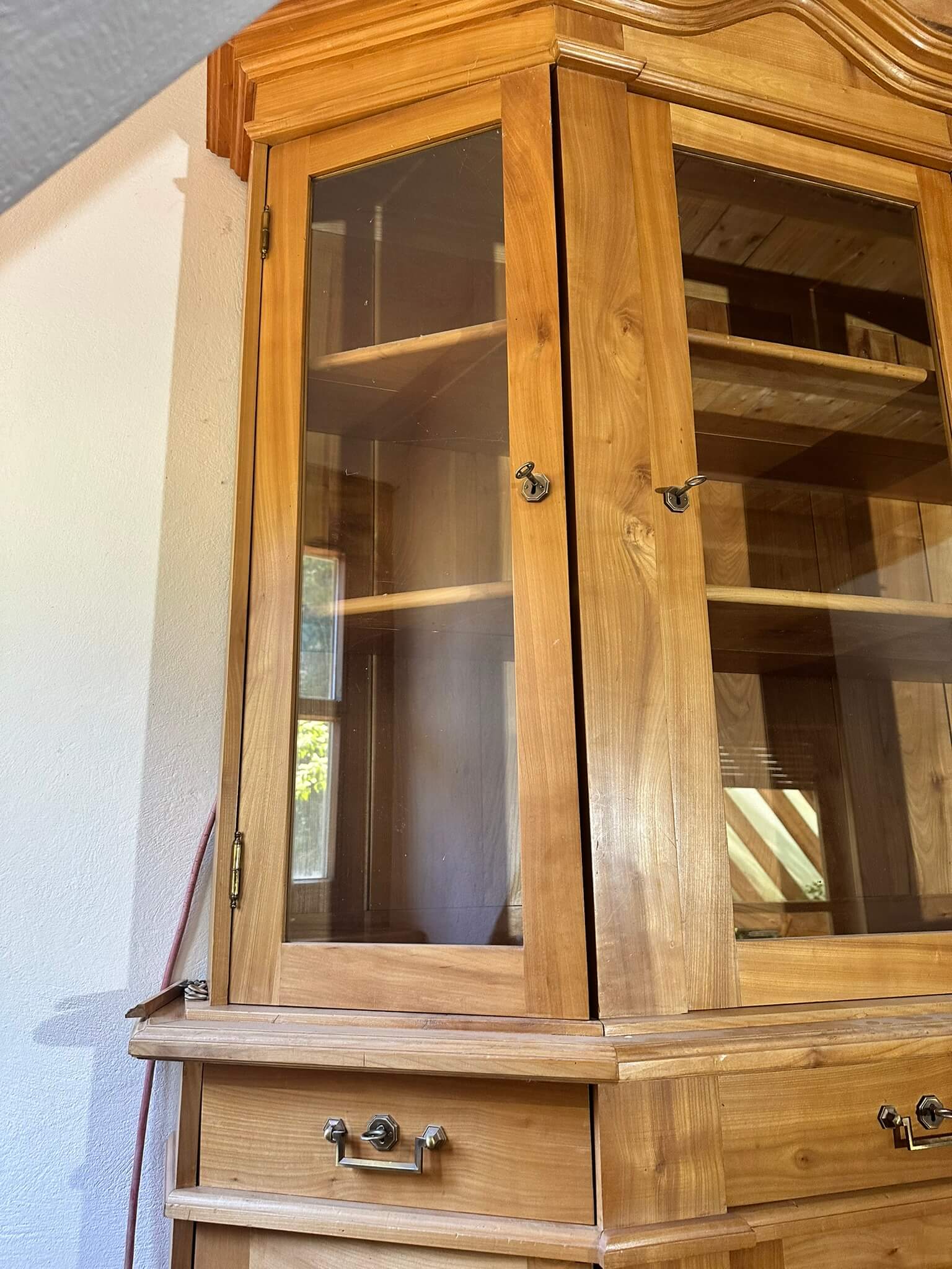 Kirschholzschrank
