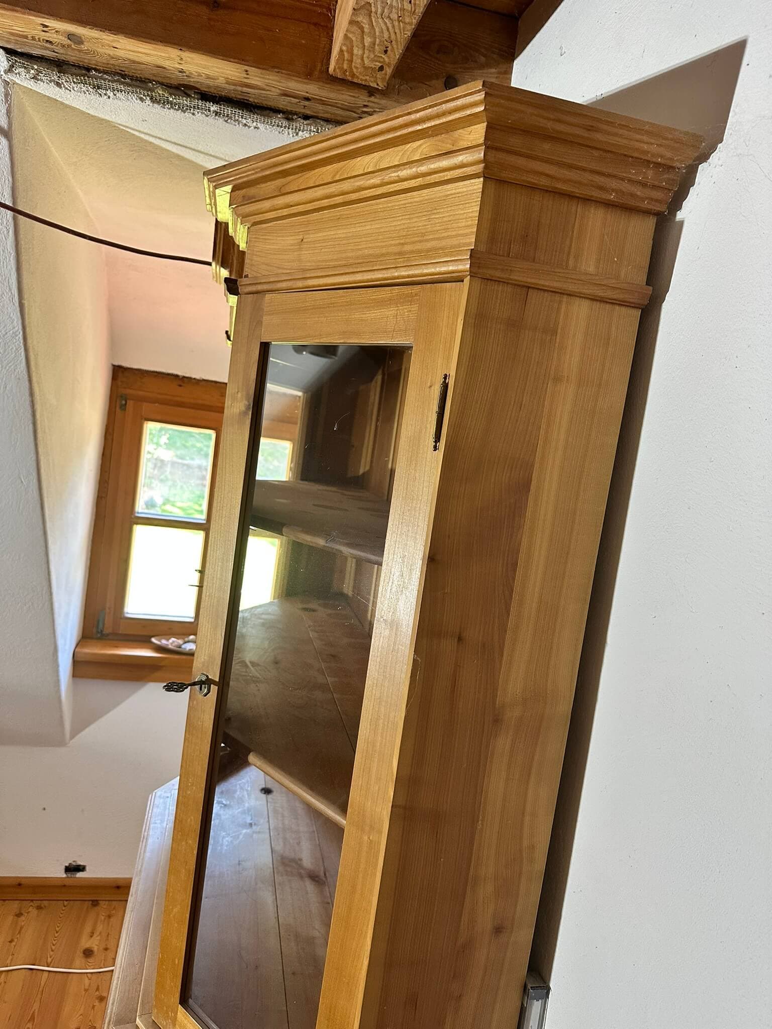 Kirschholzschrank