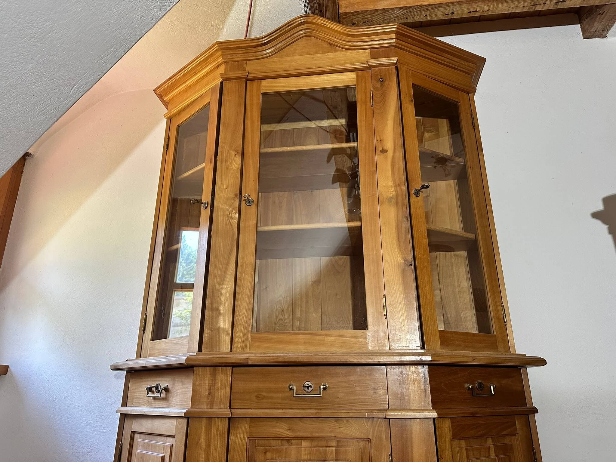 Kirschholzschrank