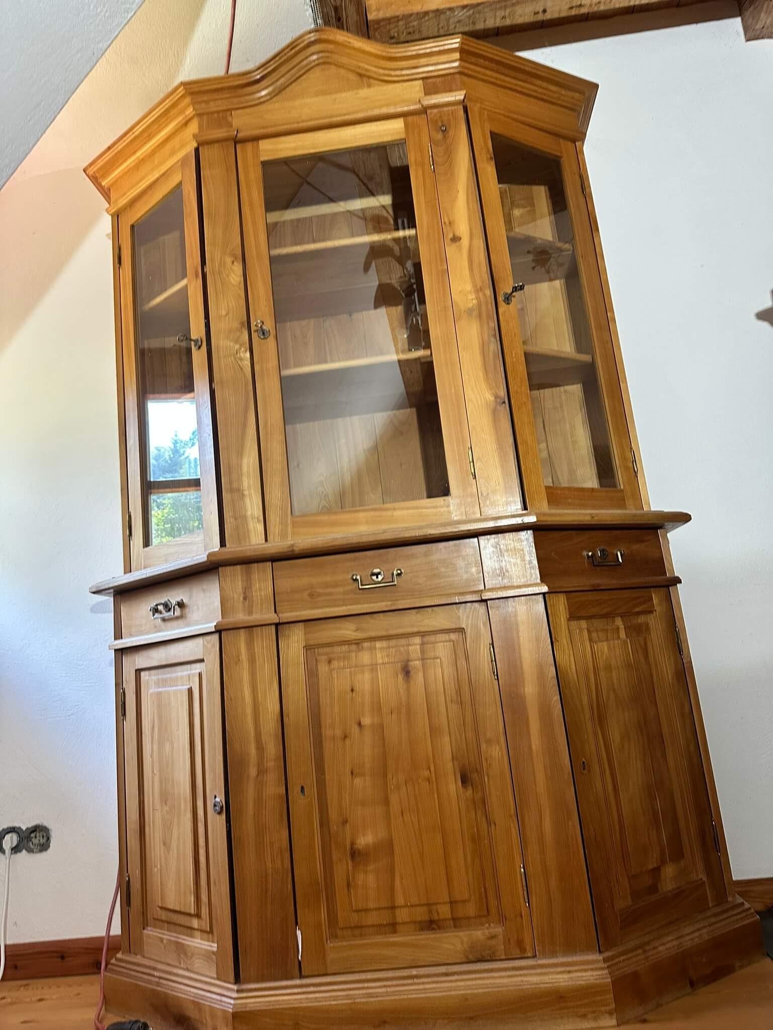 Kirschholzschrank