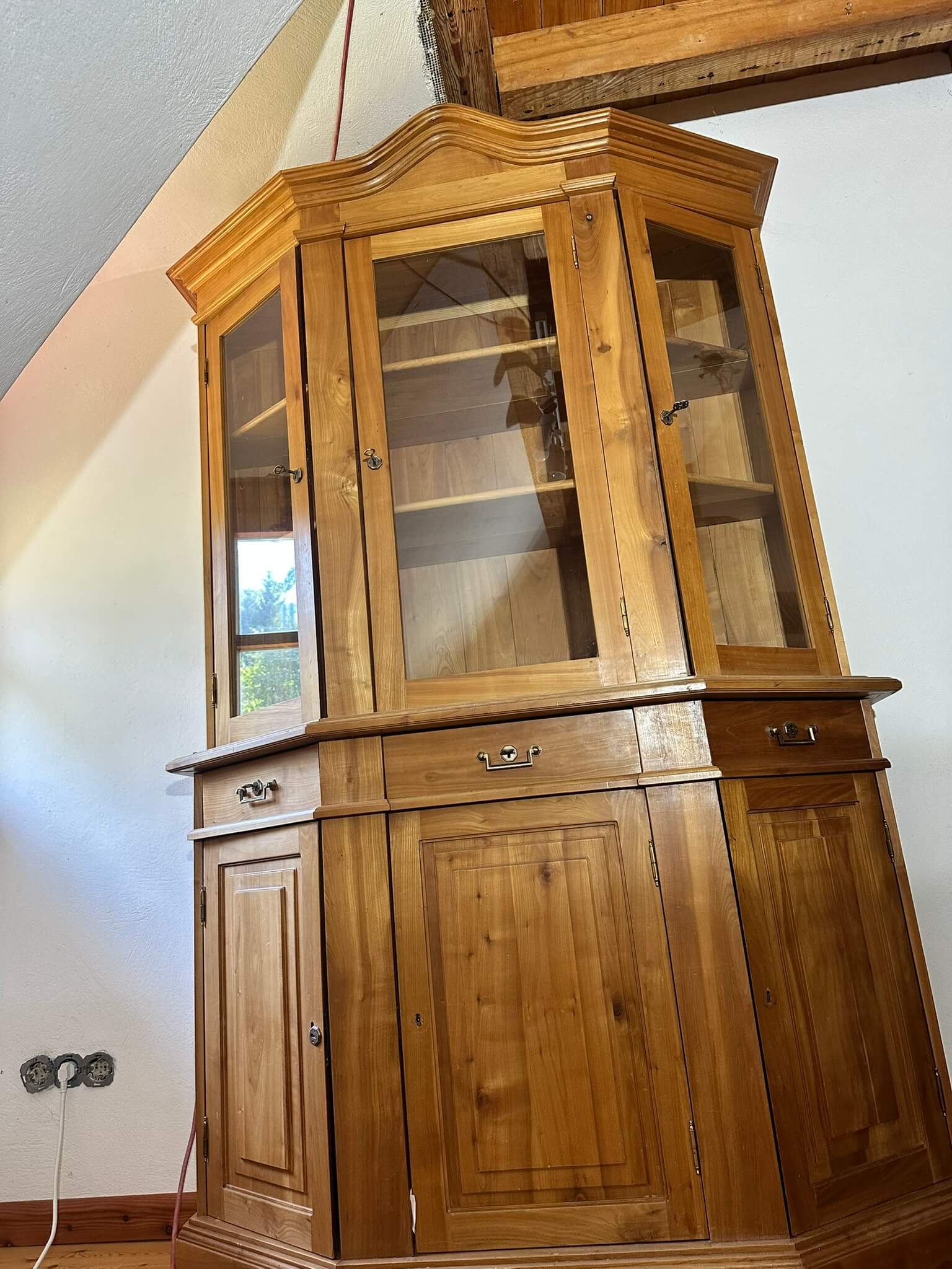 Kirschholzschrank