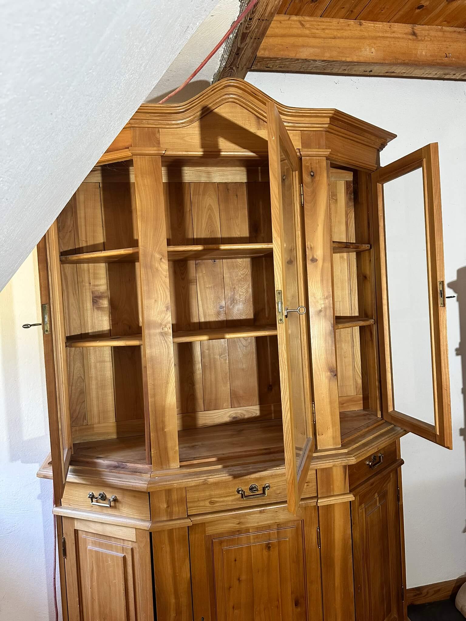 Kirschholzschrank