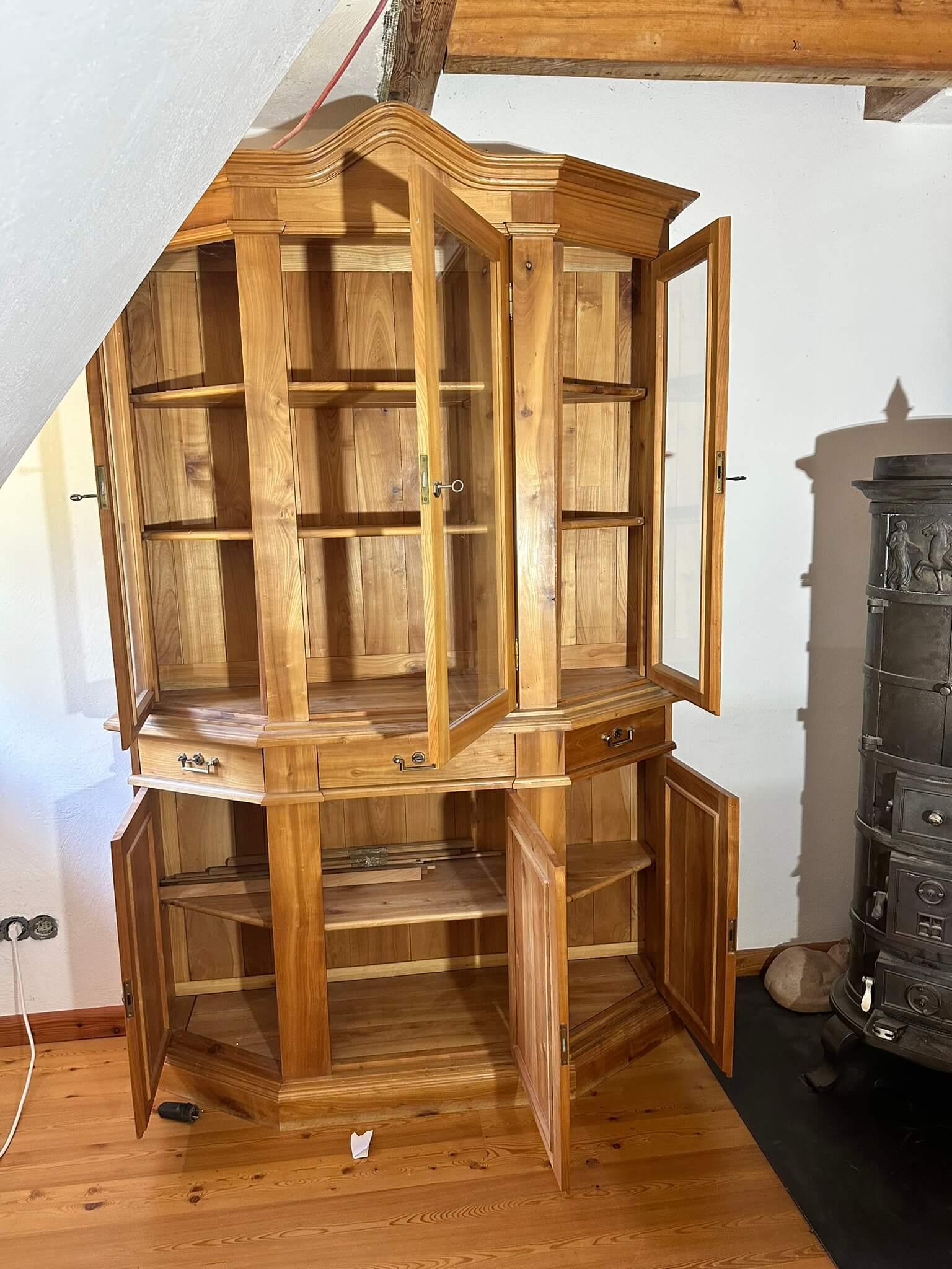 Kirschholzschrank