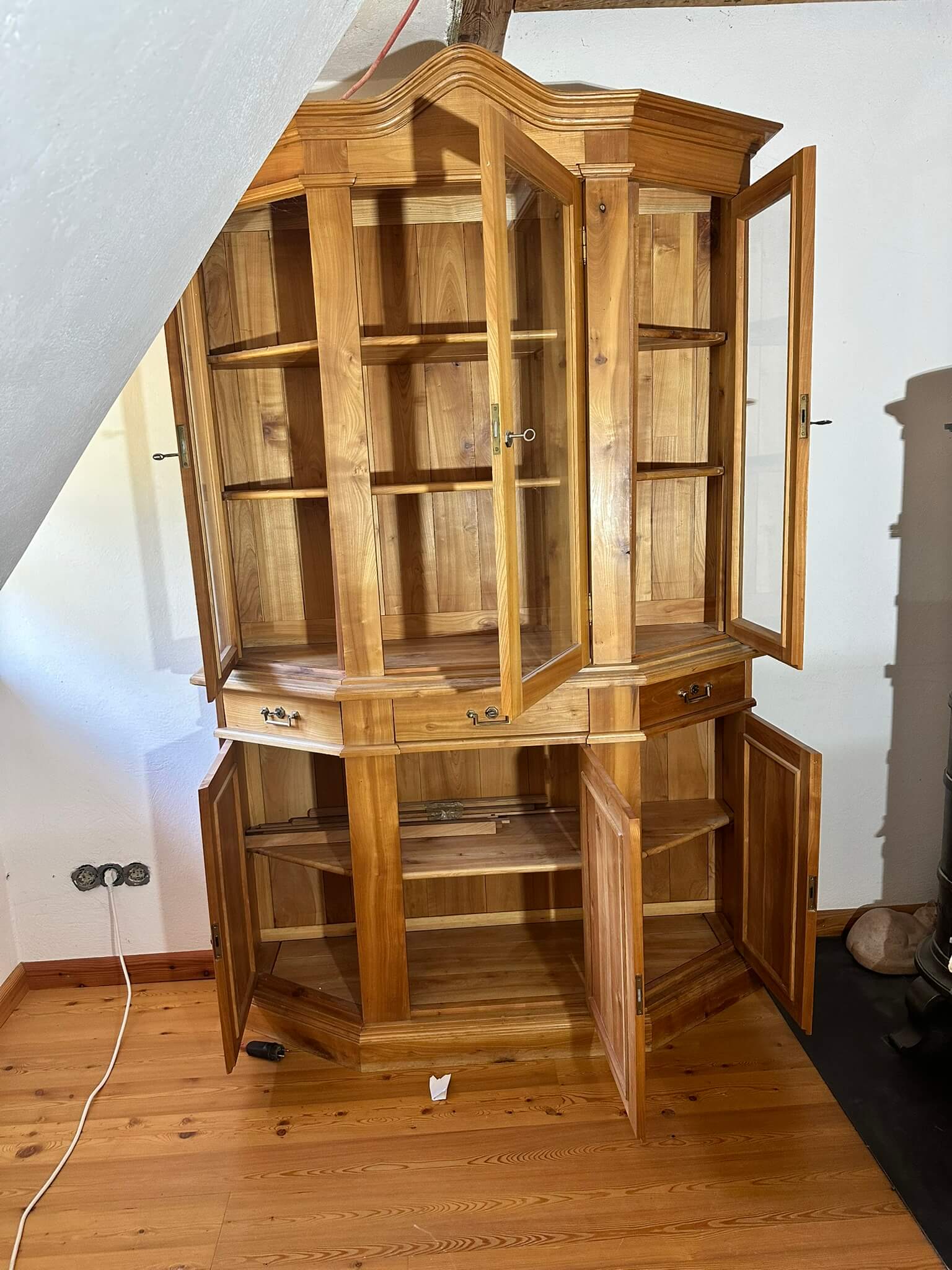 Kirschholzschrank