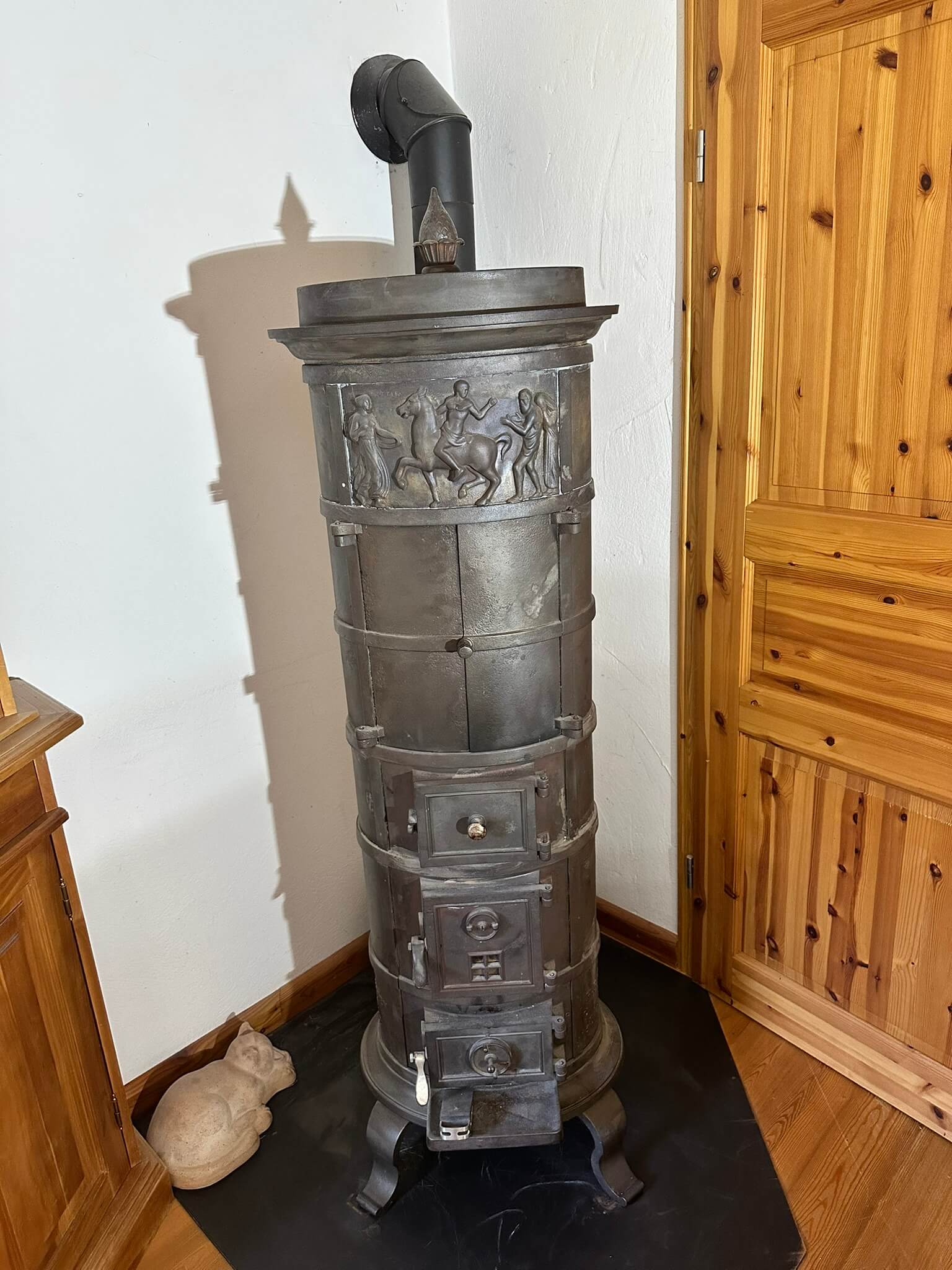 Antiker dänischer Säulenofen — A/S H. Rasmussen & Co, Odense