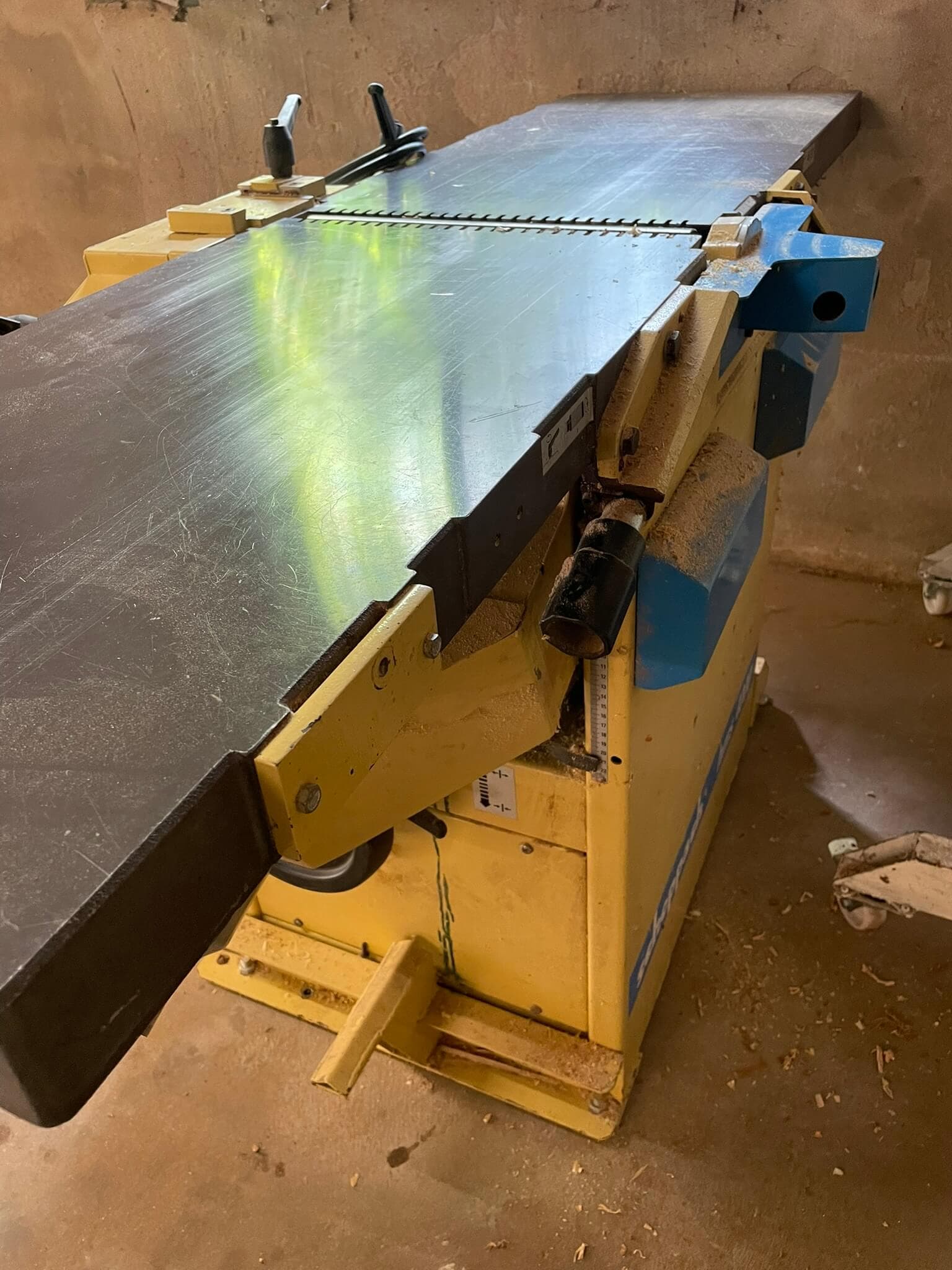 Dickenhobelmaschine