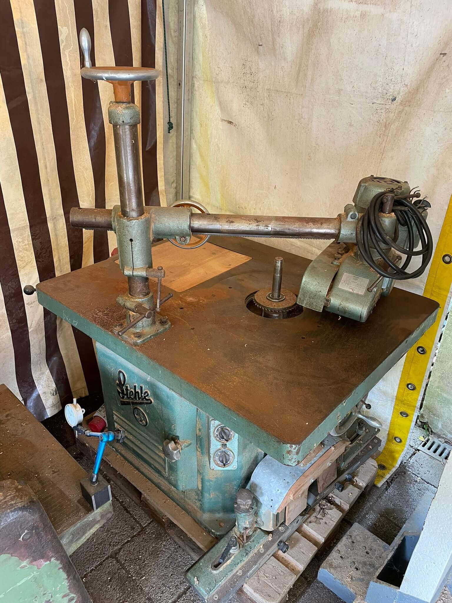 Stehle Sägemaschine