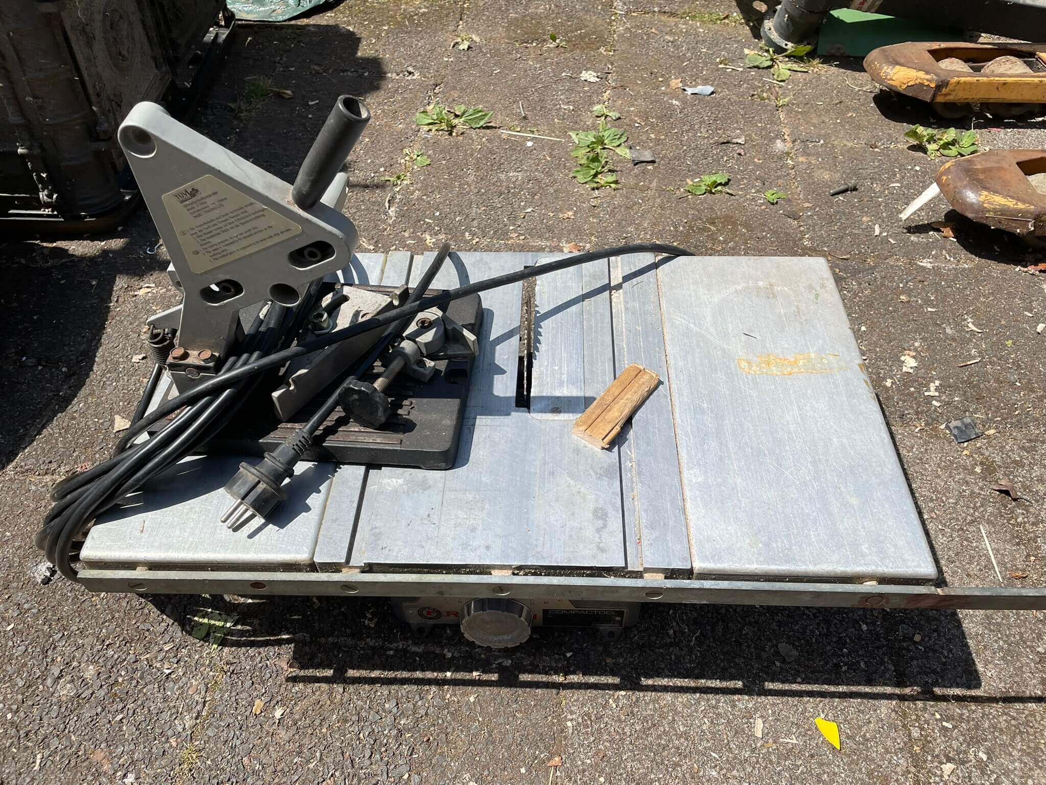 Rockwell Compactool Tischkreissäge – kompakte Wechselstrom-Säge, 220 V, Schrägschnitt 0–45°