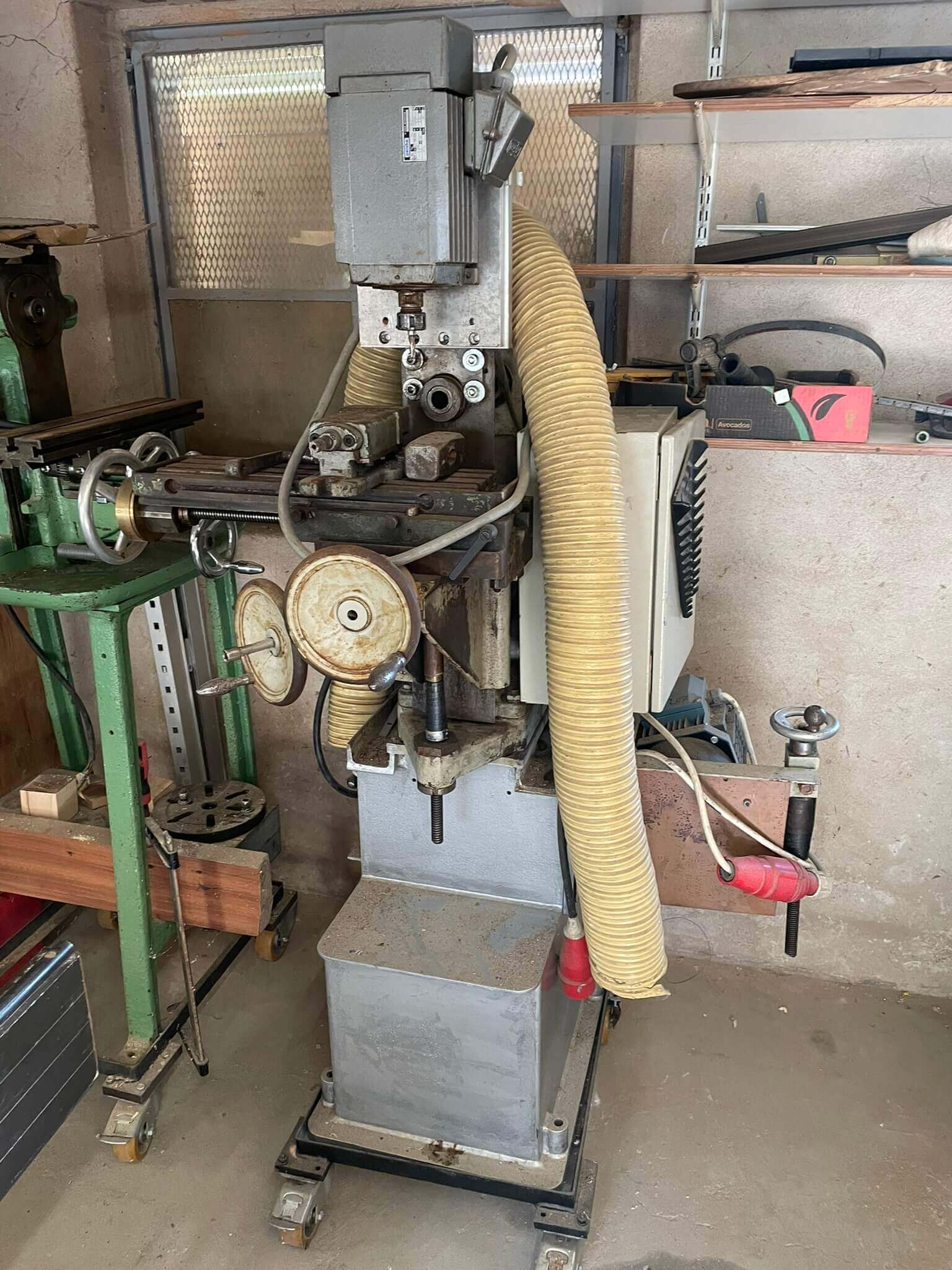 Fräsmaschine — Universal-/Werkzeugfräsmaschine mit Kreuztisch und Senkrechtkopf, fahrbar (ungetestet)