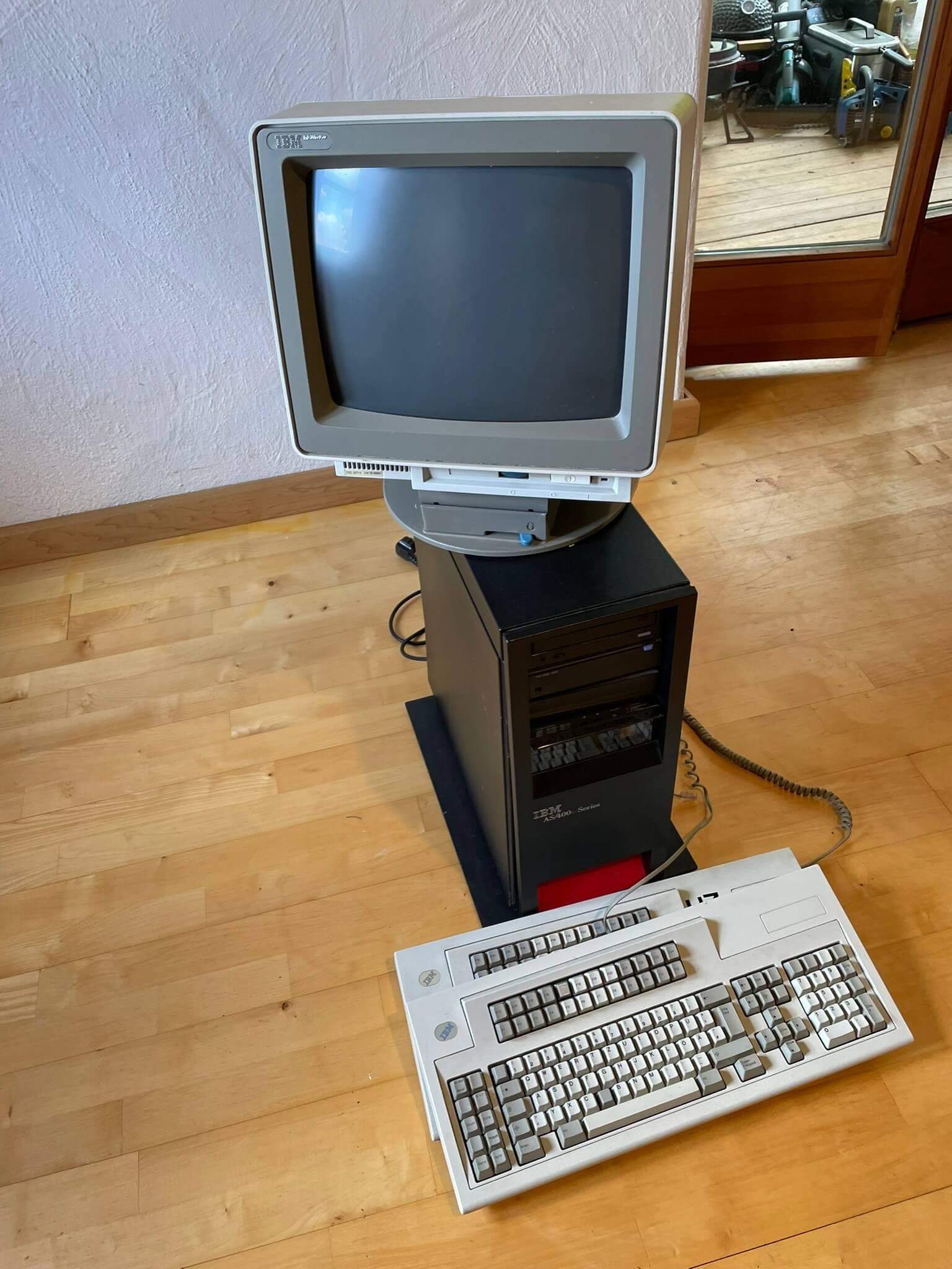 IBM AS/400e 9401 OS/400 läuft